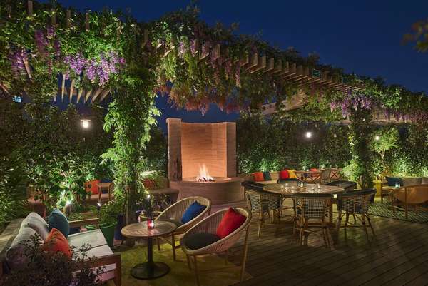 »Oroya«: Das Rooftop-Restaurant, in dem Diego Muñoz peruanische Klassiker kreativ interpretiert, beweist dank Ian Schrager, demauch in gestalterischer Hinsicht Geschmack.